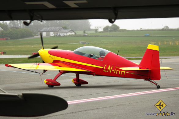 Extra EA-300